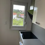 Happy Dreams Oasis Cazin, Modernes 60m2, Wifi & Balkon * Cazin