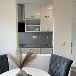Διαμέρισμα Happy Dreams Oasis Cazin, Modernes 60m2, Wifi & Balkon *