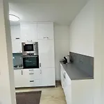 Happy Dreams Oasis Cazin, Modernes 60m2, Wifi & Balkon