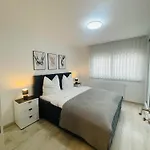 Happy Dreams Oasis Cazin, Modernes 60m2, Wifi & Balkon * Cazin