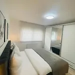 Happy Dreams Oasis Cazin, Modernes 60m2, Wifi & Balkon Cazin