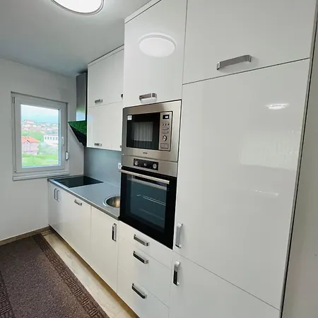 Happy Dreams Oasis Cazin, Modernes 60m2, Wifi & Balkon Apartamento
