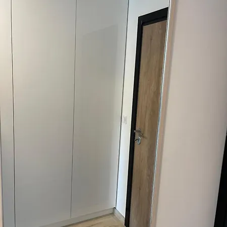 Happy Dreams Oasis Cazin, Modernes 60m2, Wifi & Balkon * Cazin