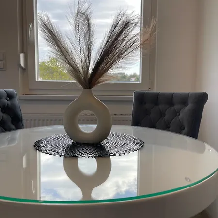 Apartment Happy Dreams Oasis Full Of Feelings & Emotions Good Wi-fi Netflix & Chill, 60m2 *