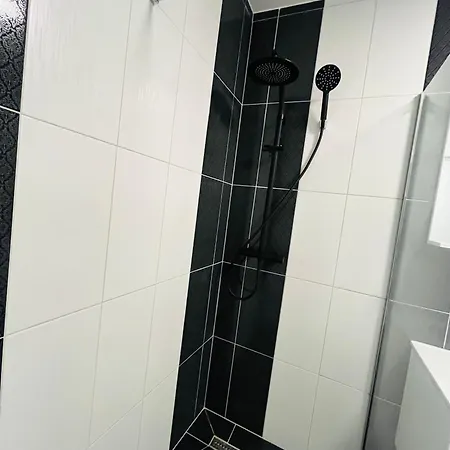 Appartement Happy Dreams Oasis Cazin, Modernes 60m2, Wifi & Balkon Cazin