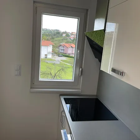 Happy Dreams Oasis Cazin, Modernes 60m2, Wifi & Balkon * Cazin