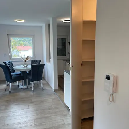 Happy Dreams Oasis Cazin, Modernes 60m2, Wifi & Balkon