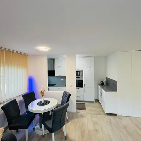 Happy Dreams Oasis Cazin, Modernes 60m2, Wifi & Balkon Apartamento *