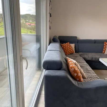 Appartement Happy Dreams Oasis Cazin, Modernes 60m2, Wifi & Balkon *