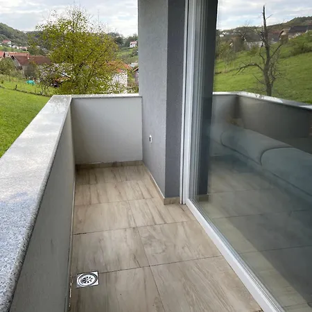 Happy Dreams Oasis Cazin, Modernes 60m2, Wifi & Balkon