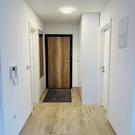 Happy Dreams Oasis Cazin, Modernes 60m2, Wifi & Balkon Apartamento