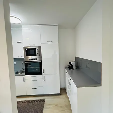 Happy Dreams Oasis Cazin, Modernes 60m2, Wifi & Balkon