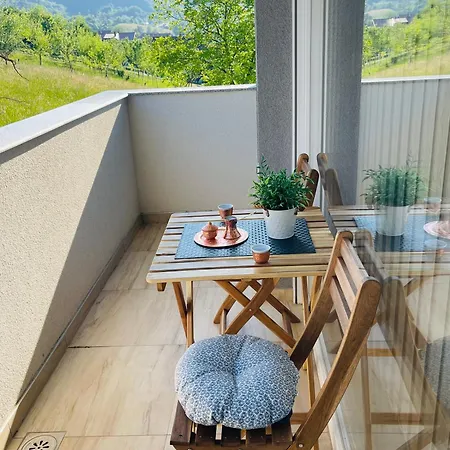 Appartement Happy Dreams Oasis Cazin, Modernes 60m2, Wifi & Balkon *