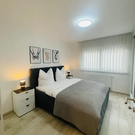 Happy Dreams Oasis Cazin, Modernes 60m2, Wifi & Balkon * Cazin