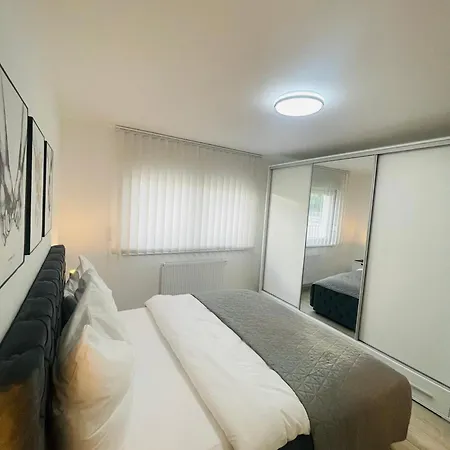 Happy Dreams Oasis Cazin, Modernes 60m2, Wifi & Balkon Cazin